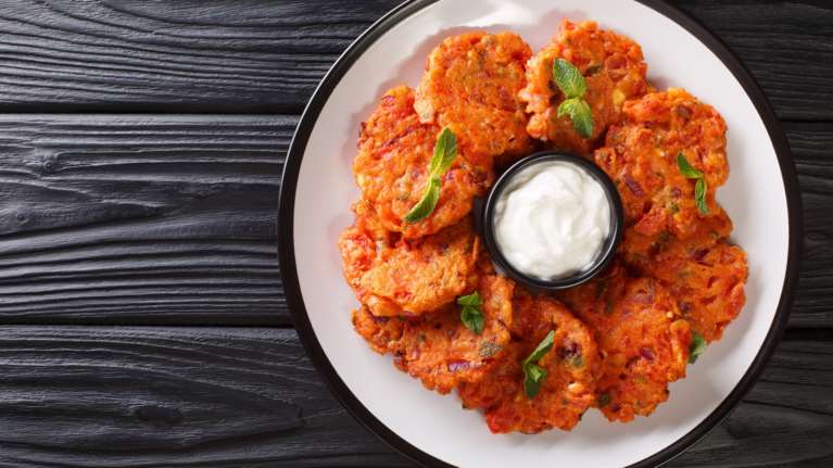 Ντοματοκεφτέδες στον φούρνο- Η εύκολη συνταγή που μυρίζει καλοκαίρι