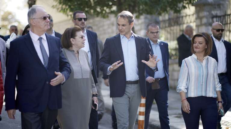 Καταγγελία ΣΥΡΙΖΑ: Ο Μητσοτάκης ως άλλος Λουδοβίκος ζήτησε από τον ΕΦΕΤ να ελέγξει τα φαγητά που θα δοκιμάσει στην περιοδεία του