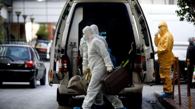 Κορονοϊός: Συναγερμός σε γηροκομείο στη Νίκαια - Θετικοί πέντε ηλικιωμένοι και μία εργαζόμενη [Βίντεο]