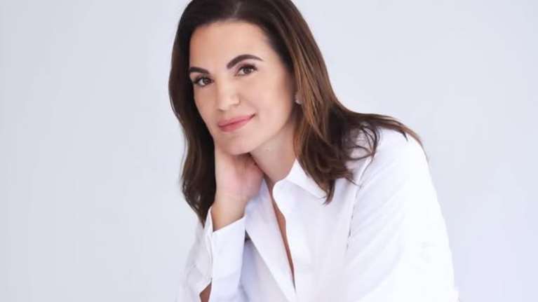 Super stylish η Όλγα Κεφαλογιάννη: Με μάξι λεοπάρ φόρεμα στον Λυκαβηττό