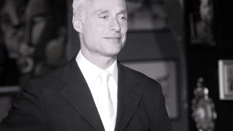 33 χρόνια πριν: Όταν ο Αντώνης Φραγκάκης πόζαρε με την Μόνικα Μπελούτσι στην καμπάνια του Valentino