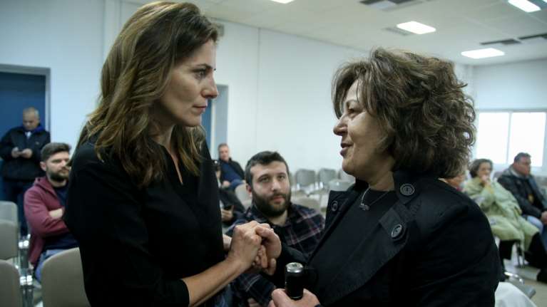 Η Μπέττυ Μπαζιάνα γράφει στην Αυγή για τη δίκη της Χρυσής Αυγής, τη δολοφονία Φύσσα και τα συστημικά Μέσα Ενημέρωσης