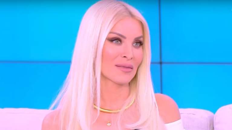 Η συγκίνηση της Κατερίνας Καινούργιου με την έκπληξη του συντρόφου της, Παναγιώτη Κουτσουμπή