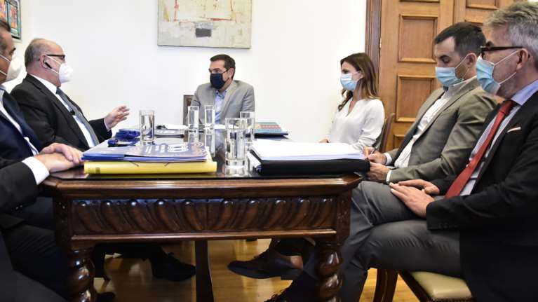 Τσίπρας για πτωχευτικό: Επισπεύδουν την άμεση πτώχευση και τη ρευστοποίηση περιουσιών