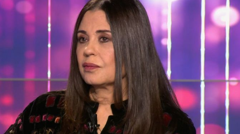 H καλοκαιρινή Μαρία Τζομπανάκη: Στη σεζλόνγκ με το μαγιό της