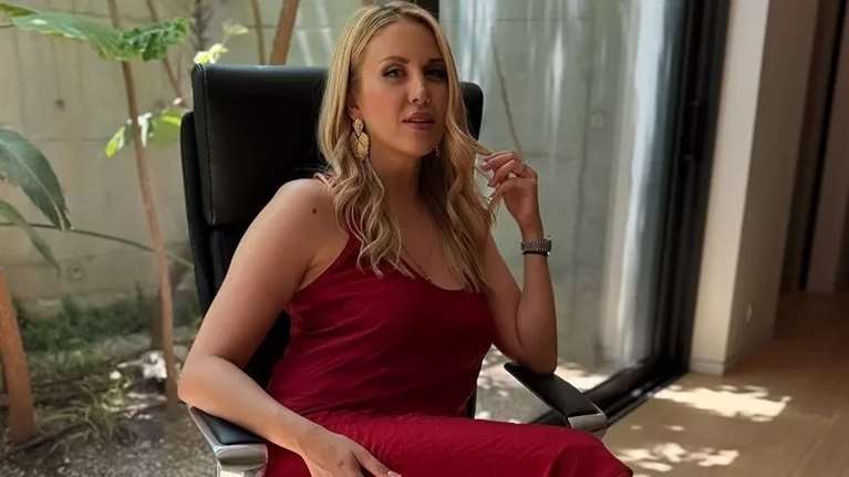 Η Φωτεινή Πετρογιάννη με τέλειο κόκκινο φόρεμα διάσημου brand - θα το βρεις σε έκπτωση