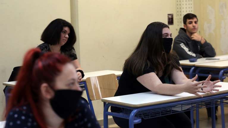 Σχολεία: Με υπολογιστές και όχι με κάμερες η εξ αποστάσεως εκπαίδευση