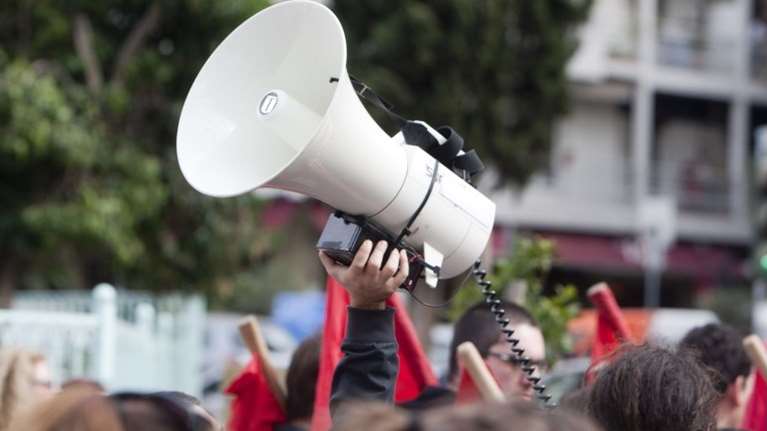 Στάση εργασίας στο Δημόσιο: Η ΑΔΕΔΥ διεκδικεί επαναφορά του 13ου και 14ου μισθού - Ποιοι δουλεύουν κανονικά
