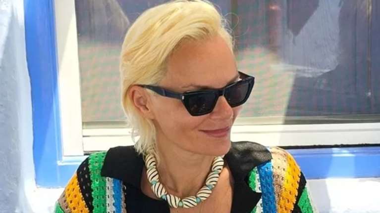 Η Έλενα Χριστοπούλου topless στο κρεβάτι στο Instagram