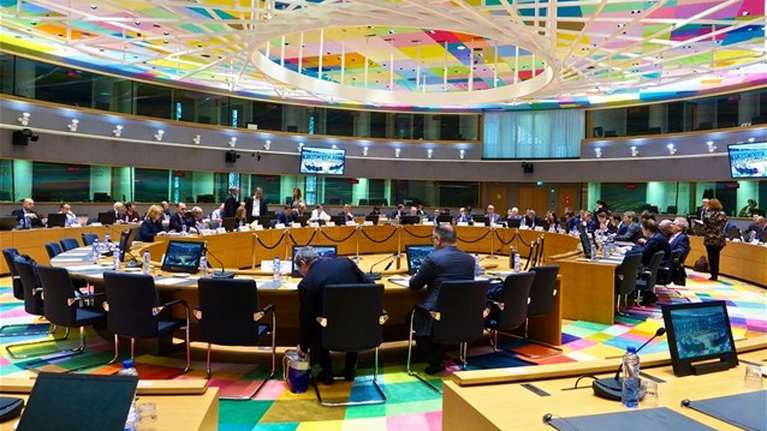 Εurogroup: Aποφασίζουν &quot;νέα όπλα&quot; και πιστωτικές γραμμές από τον ΕSM