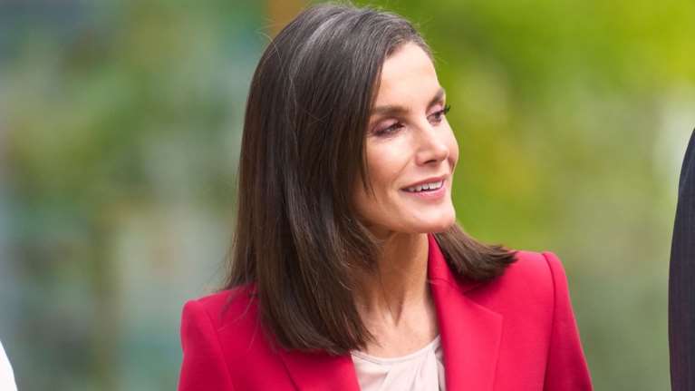 Η βασίλισσα Λετίθια φόρεσε τη φούστα από τη Massimo Dutti που όλες θα θέλαμε στη συλλογή μας