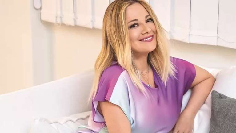 Τα summer looks της Νάνσυς Ζαμπέτογλου μας υπενθυμίζουν τι πρέπει να πάρουμε μαζί στις διακοπές