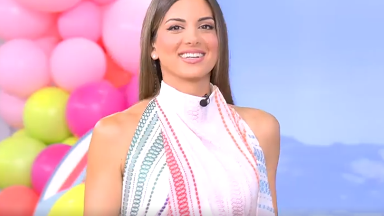 Σταματίνα Τσιμτσιλή | Η γλυκιά φωτογραφία με τις πανύψηλες κόρες της από τα στενά της Πάρου