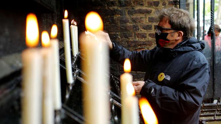Κορονοϊός - Γερμανία: 40 άτομα μολύνθηκαν σε λειτουργία στη Φρανκφούρτη