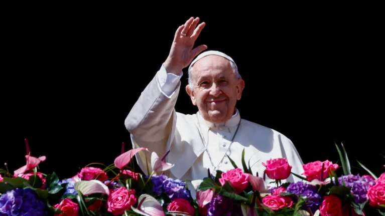 Ο Πάπας Φραγκίσκος ζητάει από τα ζευγάρια να μην κάνουν σεξ πριν από το γάμο