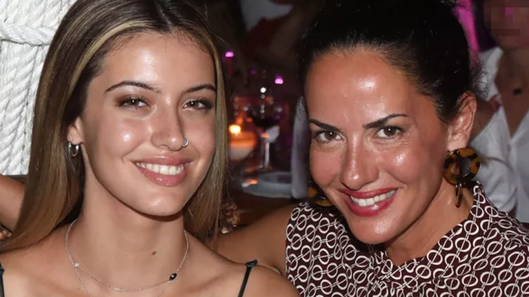 Εύη Αδάμ - Δανάη Λιβιεράτου: Φωτογραφίζονται με μαγιό και εντυπωσιάζουν