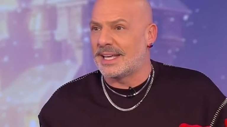 Μουτσινάς ξανά κατά Λιάγκα: &quot;Μπορεί να μιλήσει στον γιο του για τους δεινόσαυρους&quot;