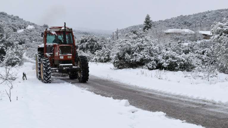 Κακοκαιρία &quot;Λέανδρος&quot;: Πού έχει διακοπεί η κυκλοφορία - Πού χρειάζονται αντιολισθητικές αλυσίδες