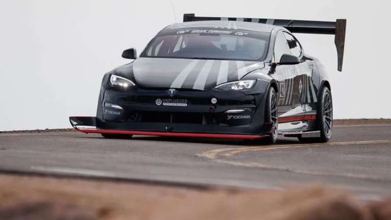 Δεν &quot;είδαν&quot; τερματισμό λόγω της οθόνης του Tesla Model S