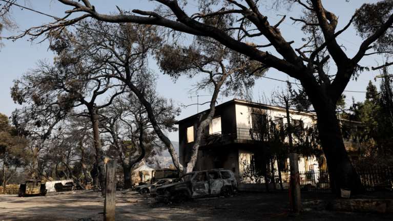 Φωτιές: 306 σπίτια, 24 επαγγελματικοί χώροι  επικίνδυνα για χρήση