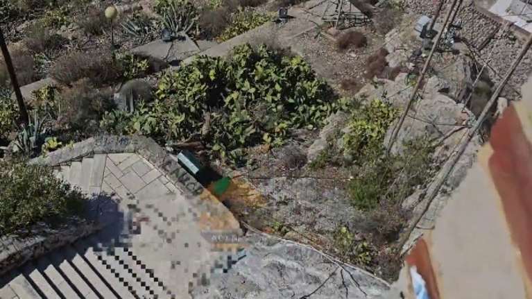 Σοκ στον Λυκαβηττό: 25χρονος έπεσε στο κενό από μεγάλο ύψος - Μεταφέρθηκε στο νοσοκομείο [βίντεο ντοκουμέντο]