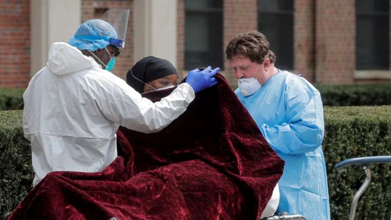 Στη φάση της επιπεδοποίησης της καμπύλης η Νέα Υόρκη - 799  νεκροί μέσα σε ένα 24ωρο