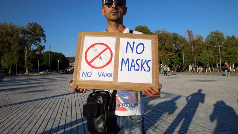 Πρωταθλητές οι Έλληνες στους αρνητές του κορονοϊού - Στη δεύτερη θέση μετά τη Νιγηρία