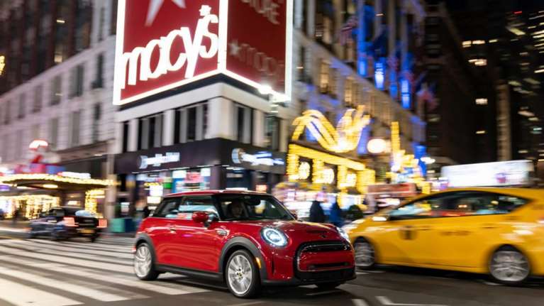 Χριστούγεννα στη Ν. Υόρκη με MINI Cooper SE