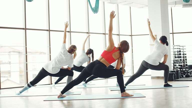 Νέα έρευνα: Ζούμπα και λάτιν μεταδίδουν πιο εύκολα τον κορονοϊό από το πιλάτες και τη γιόγκα