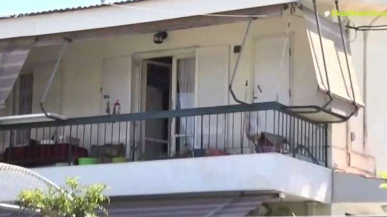 Διπλό φονικό στο Αίγιο: &quot;Βγήκε στο μπαλκόνι με τα αίματα και μου έστελνε ειρωνικά φιλάκια&quot; - Συγκλονίζει η κόρη του 64χρονου