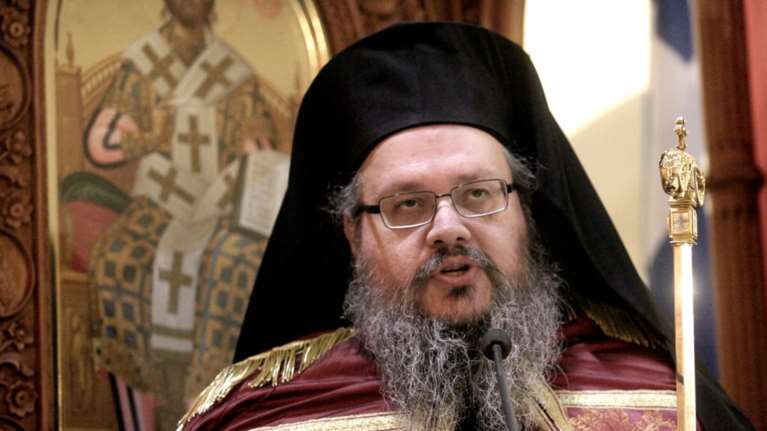 Μητροπολίτης Λάρισας για τις επιθέσεις σε βουλευτές: &quot;Καμιά φορά μιλάει το... τσίπουρο&quot;