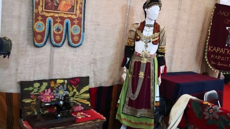 Όταν η Πρωτοχρονιά άγγιζε τις ψυχές των ανθρώπων του κάμπου της Θεσσαλίας - Η συμβολή της Καραγκούνας γυναίκας