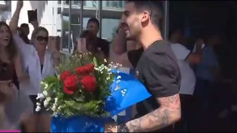 MasterChef: &quot;Έπεσαν τα τείχη&quot; στην Κύπρο για τον Σταυρή - Υποδοχή ήρωα στο αεροδρόμιο [Βίντεο]