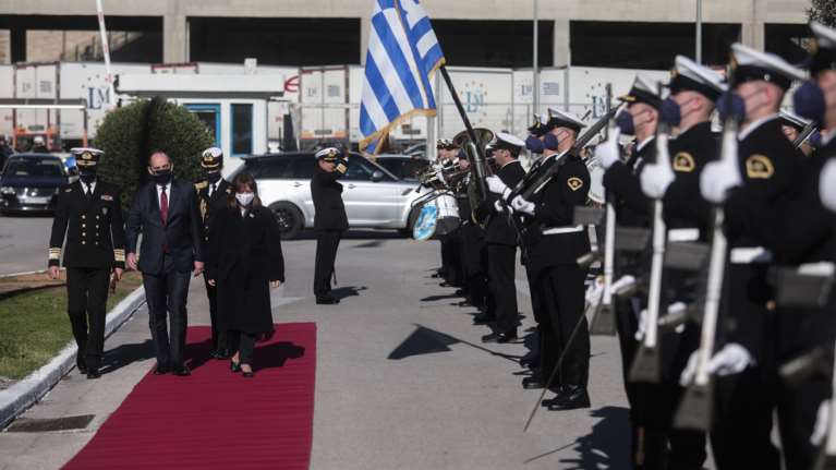 Στο Αρχηγείο του Λιμενικού η Κατερίνα Σακελλαροπούλου: &quot;Αντιμετωπίζει αποτελεσματικά κάθε πρόκληση και απειλή&quot; [εικόνες]