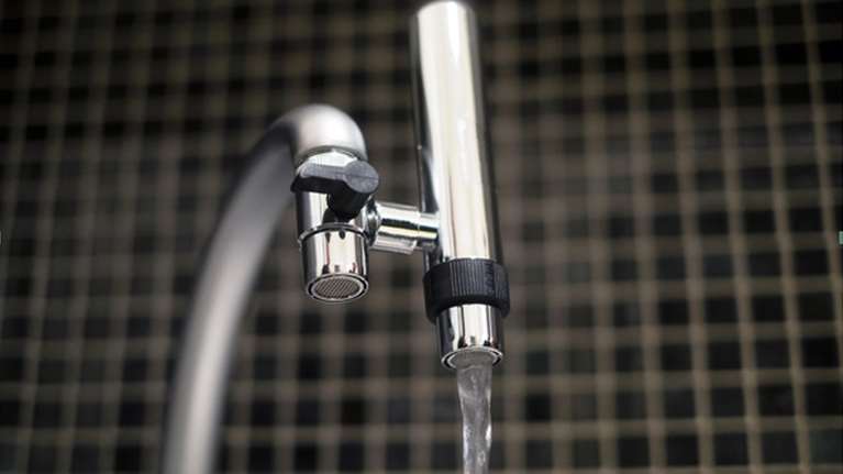 Ζάκυνθος: Καθαρό και χωρίς πετρέλαιο πλέον το νερό - Επανέρχεται μετά από 20 ημέρες στα σπίτια της πόλης