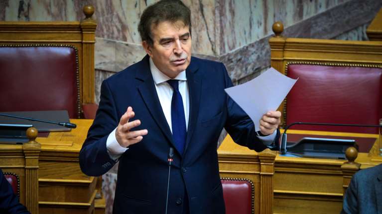 Μ. Χρυσοχοΐδης για τα επεισόδια στις συγκεντρώσεις:  Ντροπή να λέγεται ότι αστυνομικοί ντύνονται κουκουλοφόροι