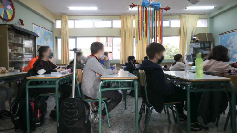 Κορονοϊός: Εξετάζεται η παράταση της σχολικής χρονιάς - Τι θα γίνει με τις διακοπές του Πάσχα