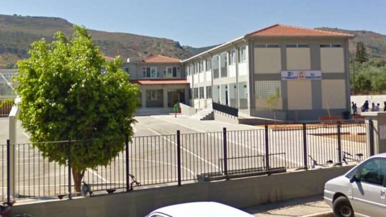 Μήνυση κατέθεσε ο καθηγητής- θύμα ξυλοδαρμού από γονέα &quot;αρνητή μάσκας&quot;