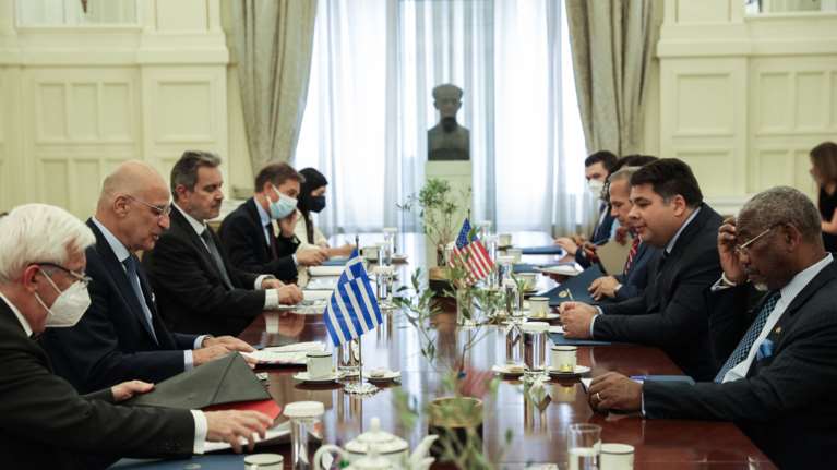 Ο Νίκος Δένδιας παρουσίασε στην Επιτροπή Εξωτερικών Υποθέσεων των ΗΠΑ χάρτες με τις τουρκικές προκλήσεις