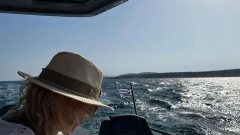 Διακοπές σε σκάφος με καλή παρέα για την Αγγελική Νικολούλη [εικόνες]
