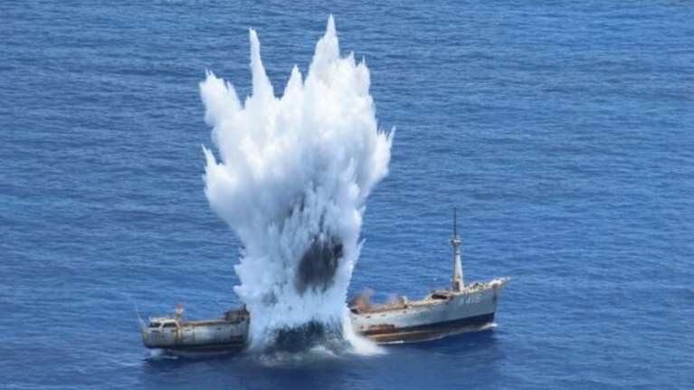 Ηχηρό μήνυμα στην Τουρκία από μεγάλη άσκηση νότια της Καρπάθου: Εντυπωσιακές εικόνες - βίντεο με πυραύλους και βύθιση πλοίου