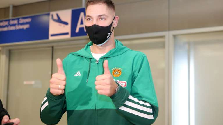 Στην Αθήνα ο Γιόβιτς: &quot;Είμαι πεινασμένος για να δείξω τι μπορώ να κάνω με τον Παναθηναϊκό&quot;