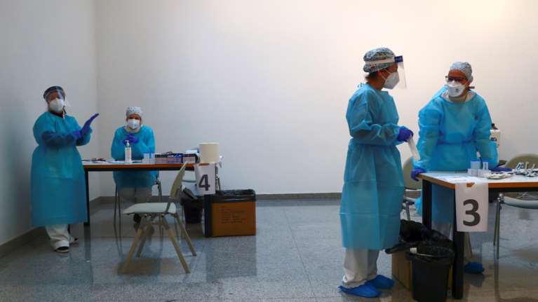 Και η Ισπανία πιέζει ΕΕ και ΟΟΣΑ για το πιστοποιητικό εμβολιασμού του Μητσοτάκη