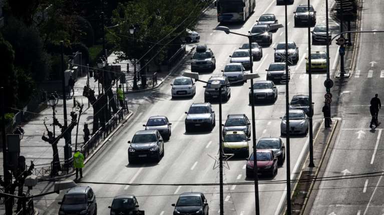 Χριστούγεννα: Πόσα άτομα επιτρέπονται στο αυτοκίνητο