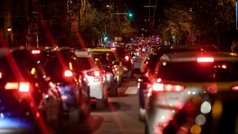 Καραμπόλα τεσσάρων αυτοκινήτων στη λεωφόρο Αθηνών- Παρέλυσε το ρεύμα προς Κόρινθο