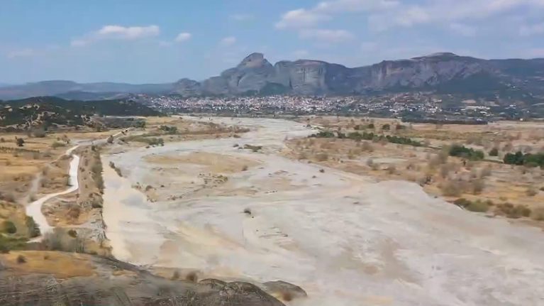 &quot;Στέγνωσε&quot; ο Πηνειός: Δεν υπάρχει ούτε σταγόνα νερό σε μήκος 25 χιλιομέτρων [Βίντεο]