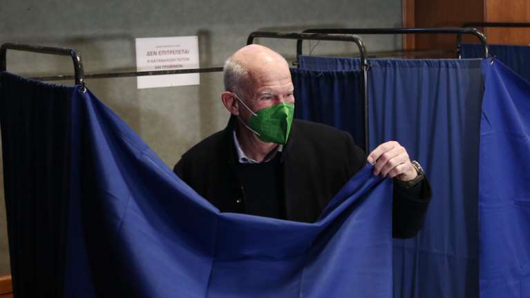 Η λιτή ανακοίνωση του Γιώργου Παπανδρέου μετά την ήττα του στις εσωκομματικές εκλογές…