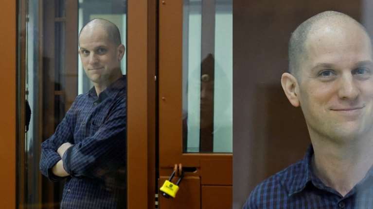 Επιτέλους ελεύθερος: Η ιστορία του Εβαν Γκέρσκοβιτς της WSJ - Στήθηκε και φυλακίστηκε από τον Πούτιν αλλά δεν έχασε το χαμόγελό του