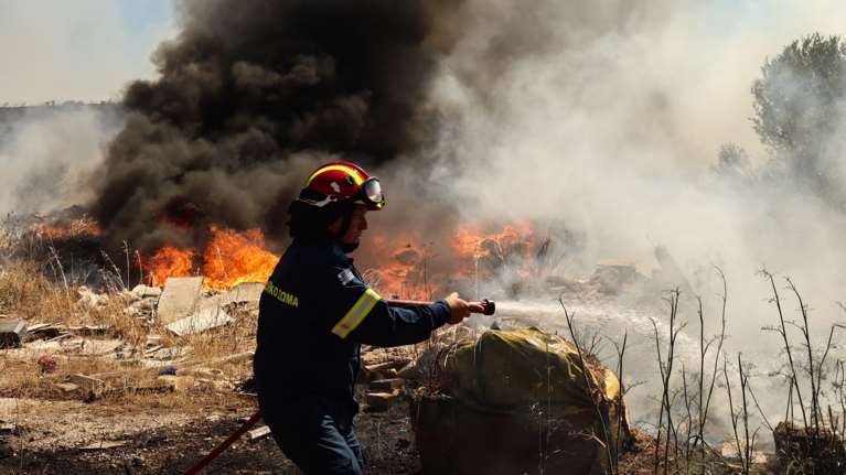 Ιδιοκτήτης ταβέρνας ο άντρας που συνελήφθη για την πυρκαγιά στη Βαρυμπόμπη- Η εικόνα στις φωτιές σε Ασπρόπυργο, Σχιστό και Μενίδι