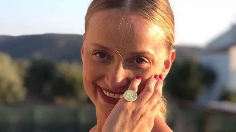 Η Λένα Δροσάκη ποζάρει με τον κατάξανθο γιο της, Αναστάση